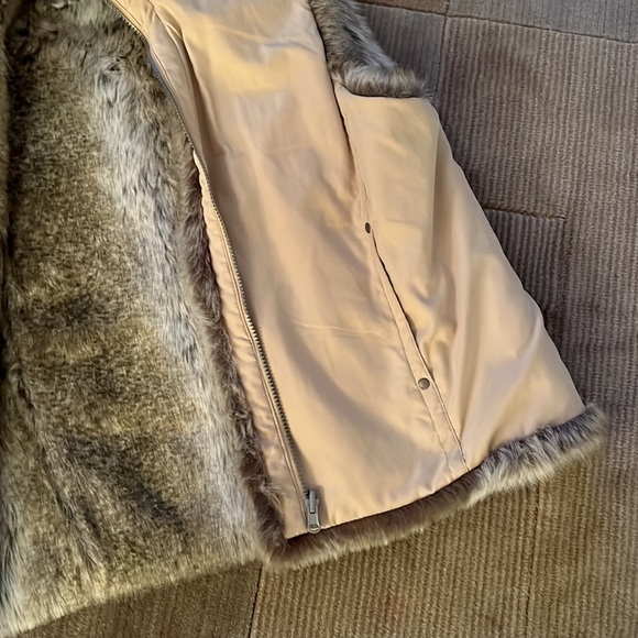 SUPER SOFT REVERSIBLE EXTREMELY WARM FAUX FUR VEST SIZE MED - Picture 4 of 6